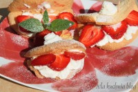 nalesniki biszkoptowe  truskawka bita śmietana