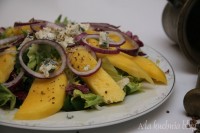 sałatka mango lazur pleśniowy czerwona cebula kolendra