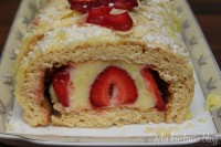 biszkopt truskawki budyń rolada ciasto tunel