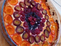 kolorowe ciasto muffinkowe z owocami moreleśliwki jagody maliny agrest porzeczki wiśnie jabłka