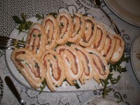 rolada łosoś wędzony czosnek serek szczypior przystawka