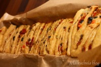 chlebek odrywany oliwki suszone pomidory czosnek drożdże pieczywo chleb