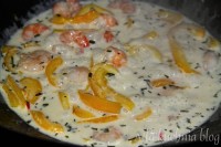 krewetki makaron mleczko kokos estragon chilli curry azjatyckie danie