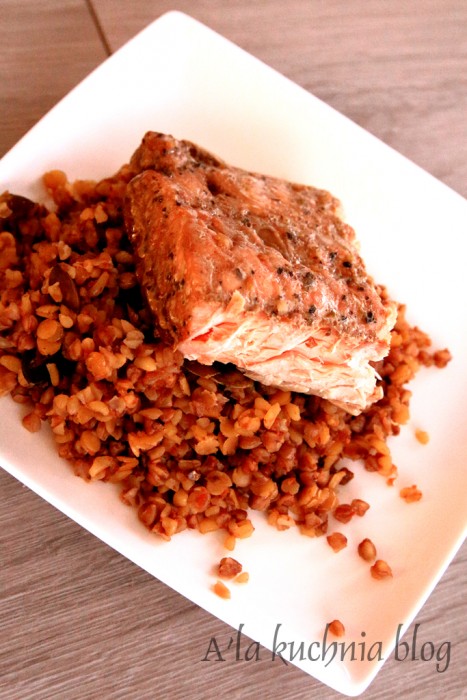 losos wasabi sos sojowy wedzona cytryna pieczony w folii ryba obiad lunch kasza ziarna zdrowy