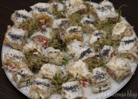 roladki chleb tostowy serek papryka przystawka czosnek finger handy food