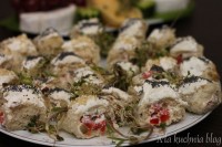 roladki chleb tostowy serek papryka przystawka czosnek finger handy food
